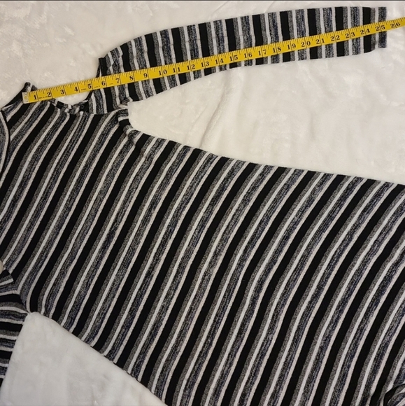 AEO Soft & Sexy Plush Cold Shoulder Striped Dress Size Medium - Picture 8 of 9